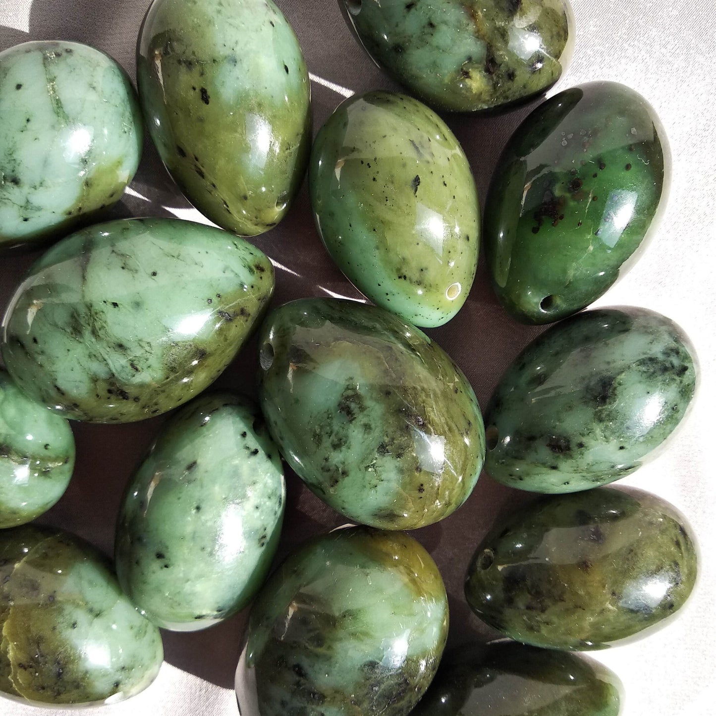 Siberische nefriet jade dag en nacht